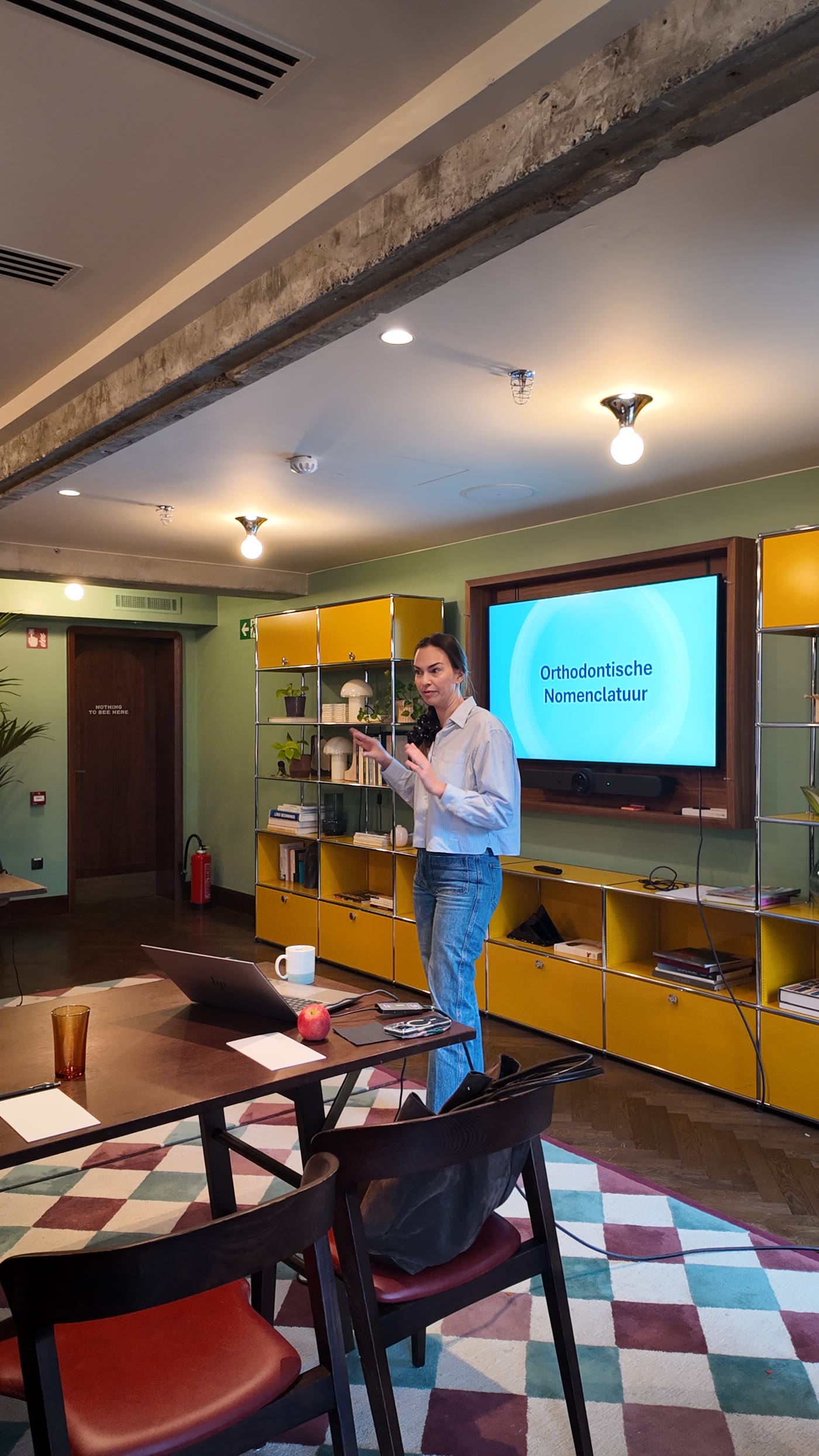 Case presentation in the seminar room, March 2026 module
